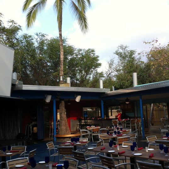 Photo taken at Blue Dragon Restaurant and Musiquarium by Diane B. on 3/17/2012
