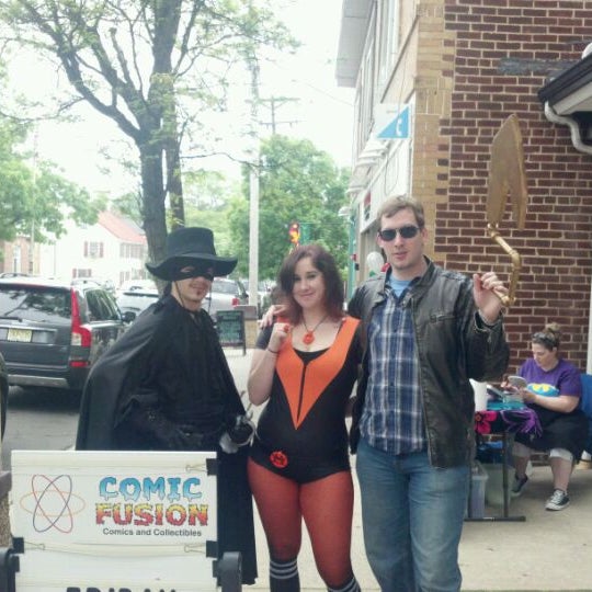Foto tomada en Comic Fusion  por Amber L. el 5/5/2012