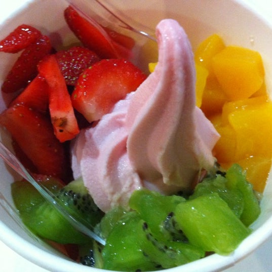 Das Foto wurde bei Mieleyo Premium Frozen Yogurt von Jeremy L. am 3/26/2012 aufgenommen