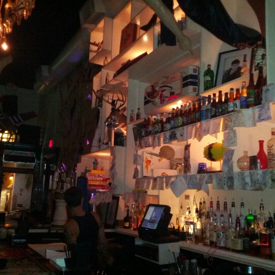 Idol tiki bar. Бар детали. Кафе идол самара. Идол тики бар самара. Самара молодогвардейская улица 66 бар idol.