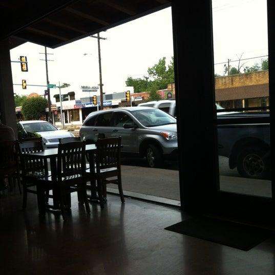 5/11/2012にC Jason S.がCosmo Cafe &amp; Barで撮った写真