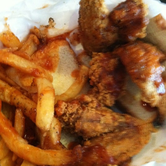 Photo taken at Harold&#39;s Chicken West Loop by Chiquita W. on 7/16/2012