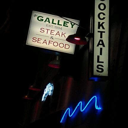 Foto tomada en The Galley Restaurant  por John H. el 4/27/2012