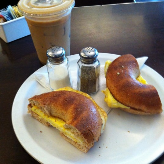 Foto tirada no(a) Effy&#39;s Cafe por Rose R. em 6/17/2012
