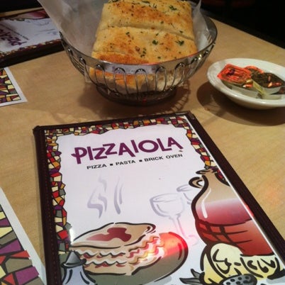 รูปภาพถ่ายที่ Pizzaiola โดย Jessica F. เมื่อ 8/10/2012