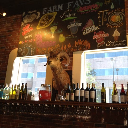 Foto tirada no(a) The Farm Bar &amp; Grille por Elsa em 5/12/2012