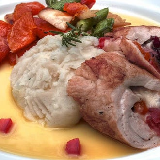 Foto diambil di Da Giovanni Restaurant oleh Jennifer M. pada 5/15/2012