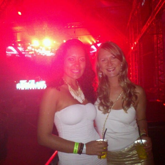 Photo taken at Pacha Floripa by Jaqueline N. on 2/22/2012