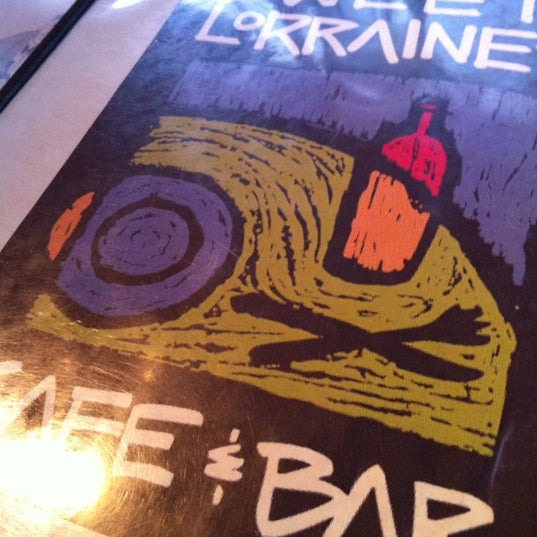 4/22/2012にAmie K.がSweet Lorraine&#39;s Cafe &amp; Barで撮った写真