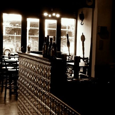 3/9/2012 tarihinde Robert M.ziyaretçi tarafından Americana Restaurant'de çekilen fotoğraf