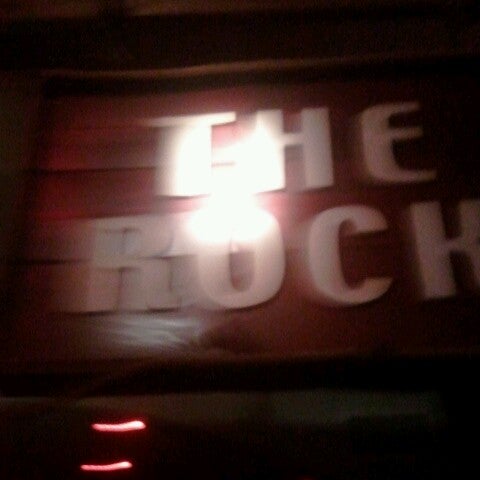 8/12/2012 tarihinde Shelly E.ziyaretçi tarafından The Rock Bar'de çekilen fotoğraf