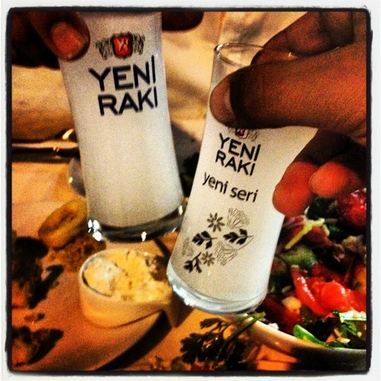 Foto diambil di Kalispera Restaurant oleh Anıl pada 9/8/2012