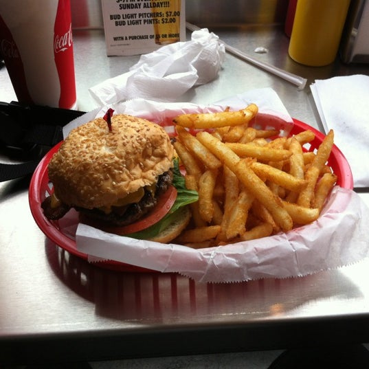 Photo taken at Pearl&#39;s Deluxe Burgers by Ashley G. on 8/19/2012