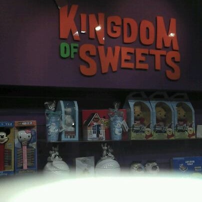Foto diambil di Kingdom of Sweets oleh Fabio S. pada 3/23/2012