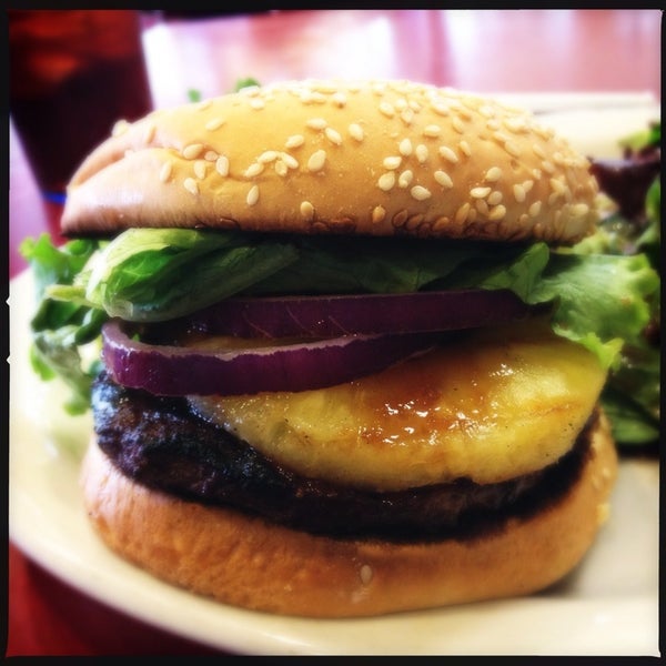 Снимок сделан в BurgerMeister пользователем Crillmatic 8/31/2012