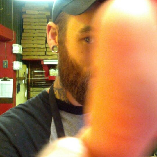 รูปภาพถ่ายที่ Joe&#39;s Pizza Buy the Slice โดย Chris R. เมื่อ 6/5/2012