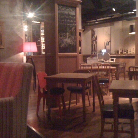 Photo taken at Cadde Restaurant &amp; Bar by Didem G. on 4/29/2012