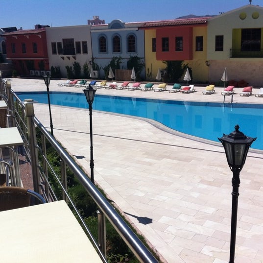 Das Foto wurde bei İkbal Thermal Hotel &amp; Spa von Burak Ö. am 6/30/2012 aufgenommen