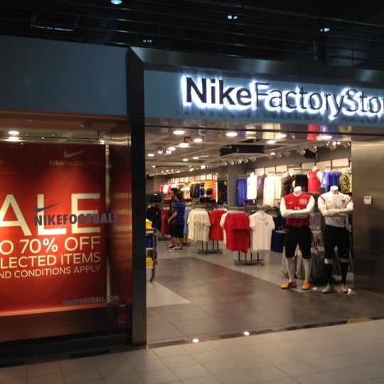 genting premium outlet nike store