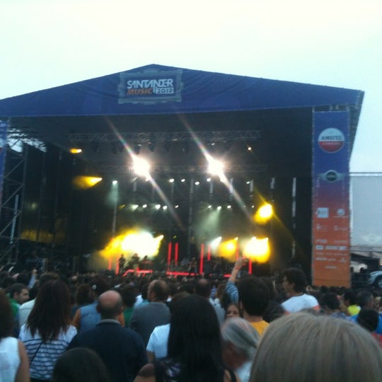 รูปภาพถ่ายที่ Santander Music Festival โดย Álvaro B. เมื่อ 8/4/2012