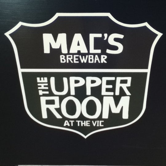รูปภาพถ่ายที่ The Vic Mac&#39;s Brew Bar โดย Bry M. เมื่อ 6/27/2012