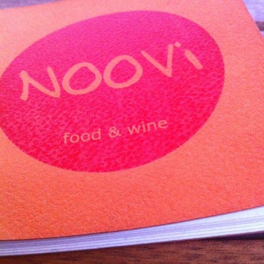 7/3/2012 tarihinde Azraziyaretçi tarafından Noovi food &amp; wine'de çekilen fotoğraf