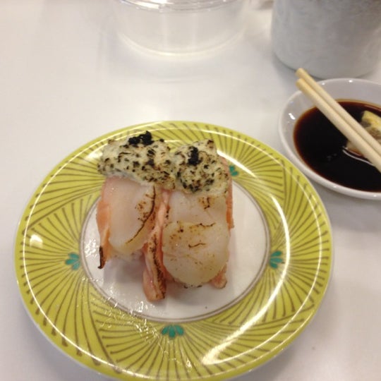 5/21/2012 tarihinde Rianeziyaretçi tarafından Hanaichi Sushi Bar + Dining'de çekilen fotoğraf