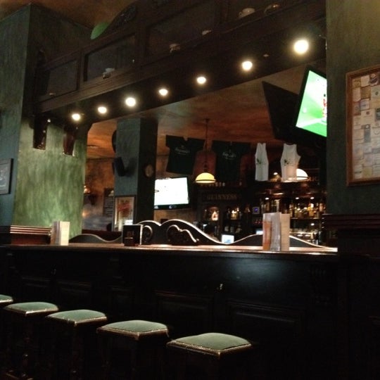 รูปภาพถ่ายที่ Fitzpatrick&#39;s Irish Pub โดย Julio เมื่อ 4/7/2012