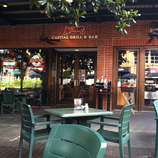 Foto tirada no(a) Andrew&#39;s Capital Grill and Bar por Chris T. em 5/11/2012