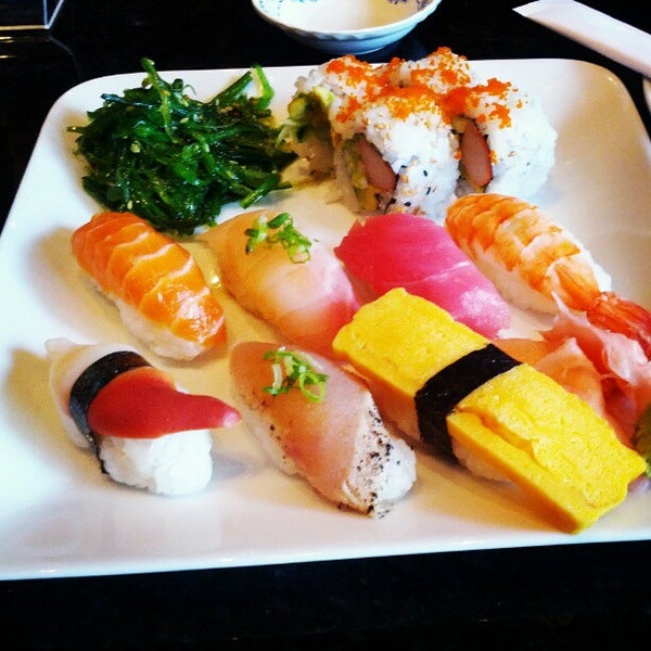 Foto tirada no(a) Sushi King por Joshua R. em 8/16/2012