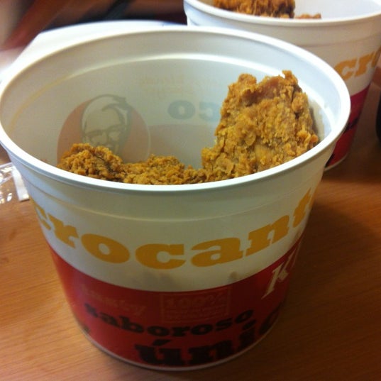 Foto scattata a KFC da Tiago R. il 3/23/2012