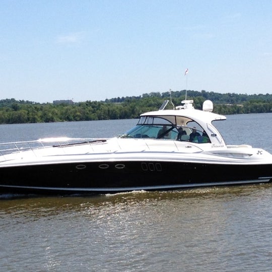 6/9/2012 tarihinde Celeste B.ziyaretçi tarafından Potomac Riverboat Company'de çekilen fotoğraf