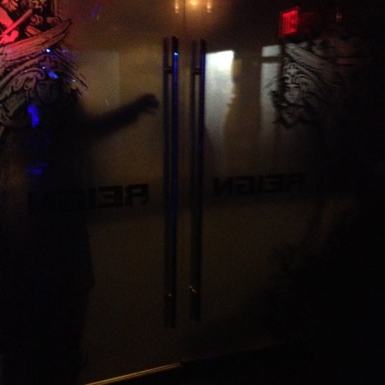 Foto tirada no(a) Reign Nightclub por Holly J. em 6/9/2012