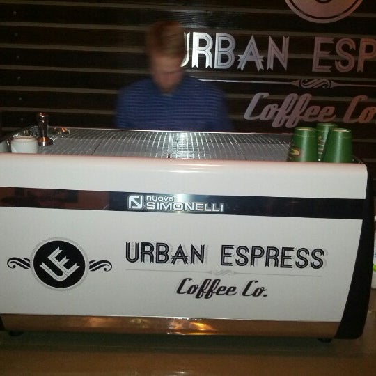 Photo prise au Urban Espress Coffee Co. par Donovan M. le8/8/2012