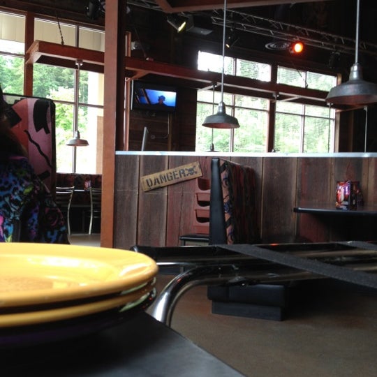 6/28/2012にTheo Z.がThe Rock Wood Fired Pizzaで撮った写真