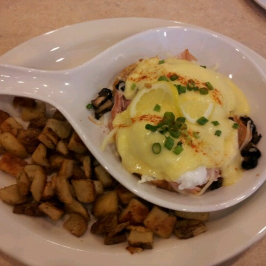 Foto diambil di The Egg &amp; I Restaurants- McAllen oleh Roberto Z. pada 6/29/2012