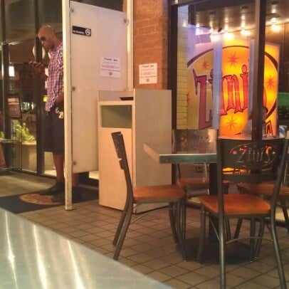 7/2/2012 tarihinde Robert Dwight C.ziyaretçi tarafından Zini&#39;s Pizzeria'de çekilen fotoğraf