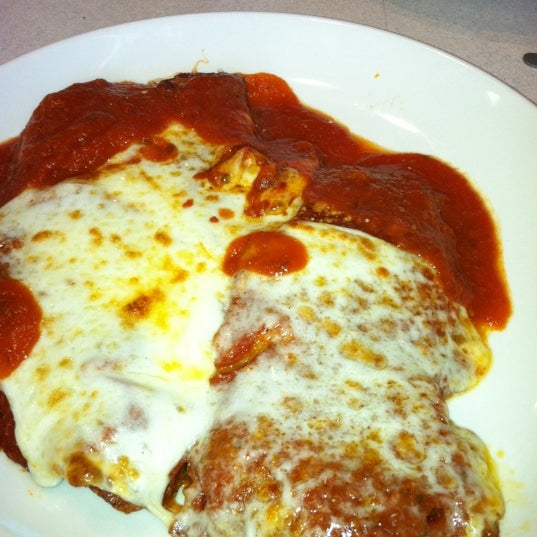 Foto tomada en Attilio&#39;s Pizza  por Kimmy M. el 3/23/2012