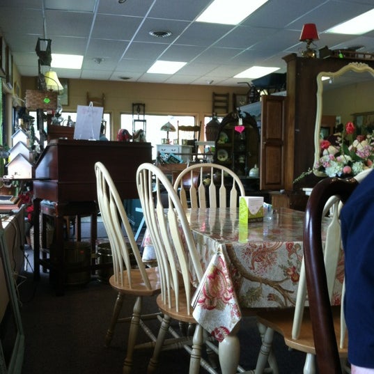 Photo taken at The Cottage Cafe by Ginger H. on 3/30/2012