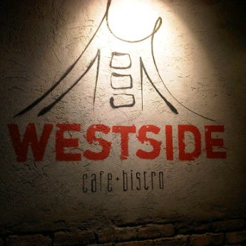 Foto tirada no(a) Westside Cafe Bistro por Ezer B. em 6/9/2012