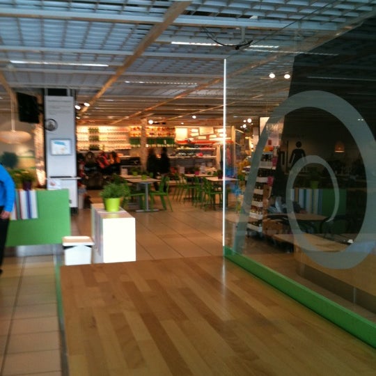 รูปภาพถ่ายที่ IKEA โดย Sandra Q. เมื่อ 4/12/2012