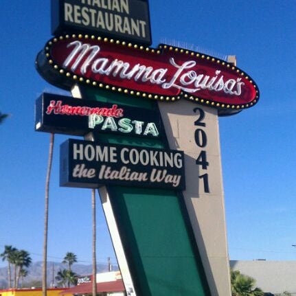 Photo taken at Mama Louisa&#39;s Italian Restaurant by Jose A. on 3/16/2012