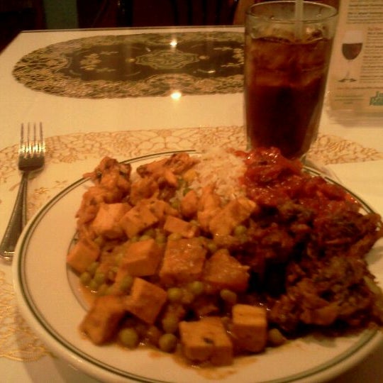 3/30/2012 tarihinde Jason C.ziyaretçi tarafından India Palace Restaurant'de çekilen fotoğraf