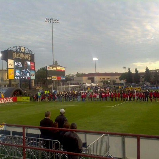 Foto diambil di Buck Shaw Stadium oleh David W. pada 5/3/2012