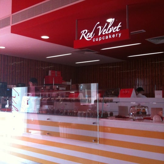 Photo taken at Red Velvet Cupcakery by Niny A. on 2/11/2012