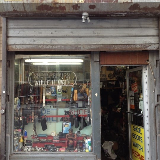 Photo prise au Star Shoe Repair par Jon S. le6/18/2012