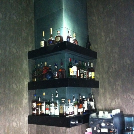Foto diambil di Senate Club &amp; Lounge oleh Datuna G. pada 5/14/2012