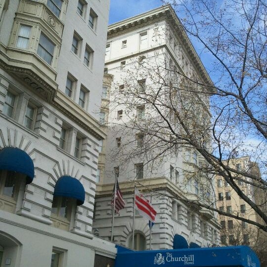 3/21/2012 tarihinde Jörg E.ziyaretçi tarafından Churchill Hotel Near Embassy Row'de çekilen fotoğraf