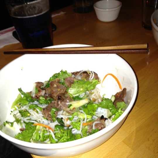 6/24/2012 tarihinde Susan J.ziyaretçi tarafından So Ba Vietnamese Restaurant'de çekilen fotoğraf