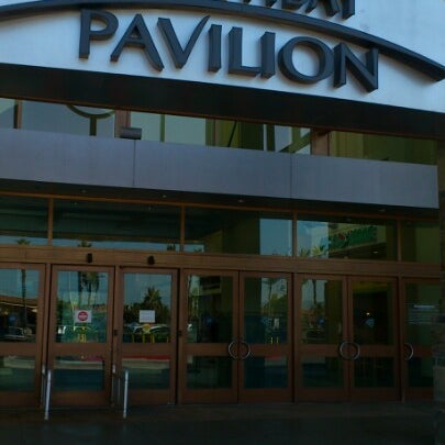 Foto tirada no(a) SouthBay Pavilion por Armin M. em 9/7/2012